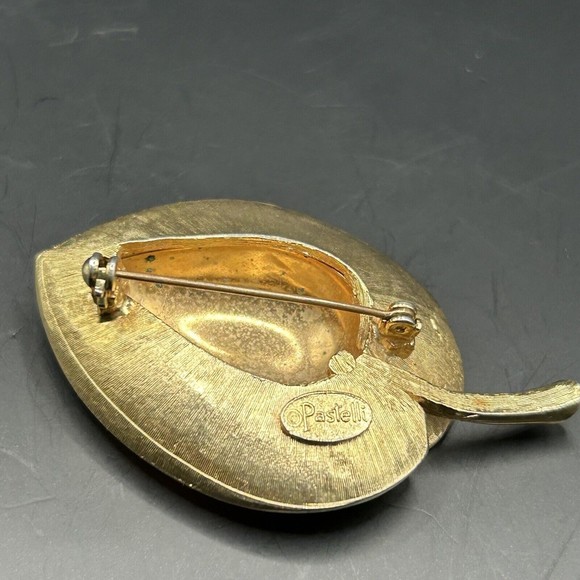 Vintage SIGNED PASTELLI LEAF Brooch Pin brushed gold tone texured Costume - Picture 3 of 6